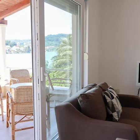 Klara Apartment Lumbarda